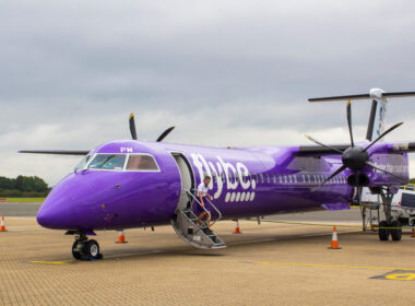 flybe_de_havilland_canada_dhc_dash_8_q400_turboprop_at_southampton_airport_sou.jpg